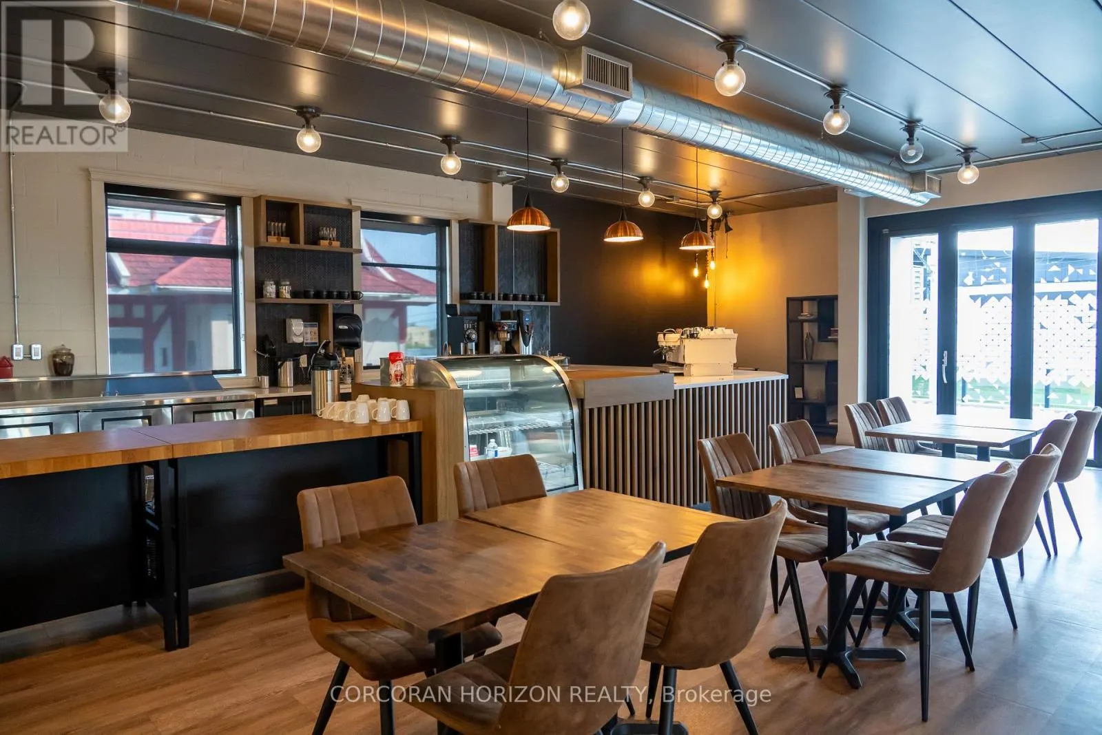 618 KING STREET W