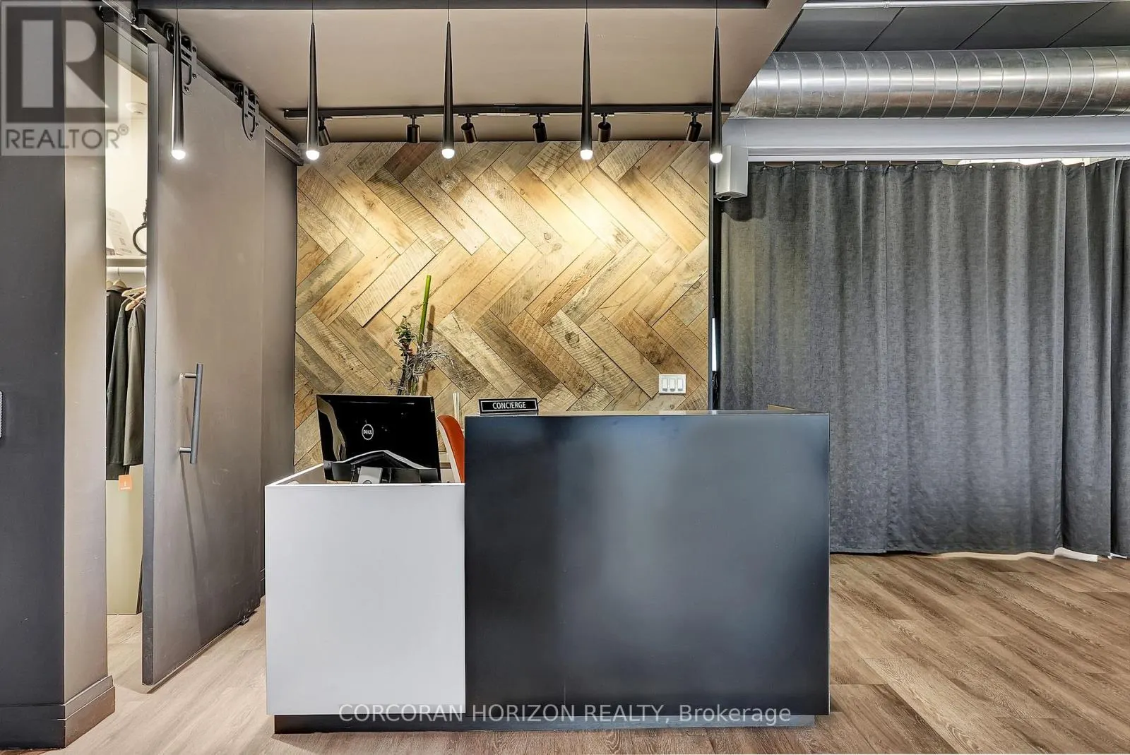 618 KING STREET W