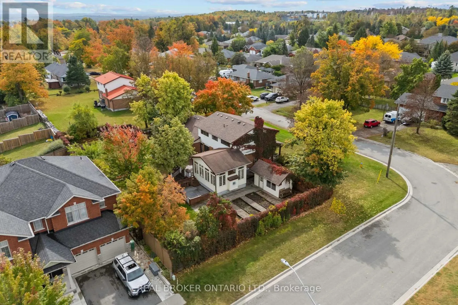 804 PINEWOOD DRIVE