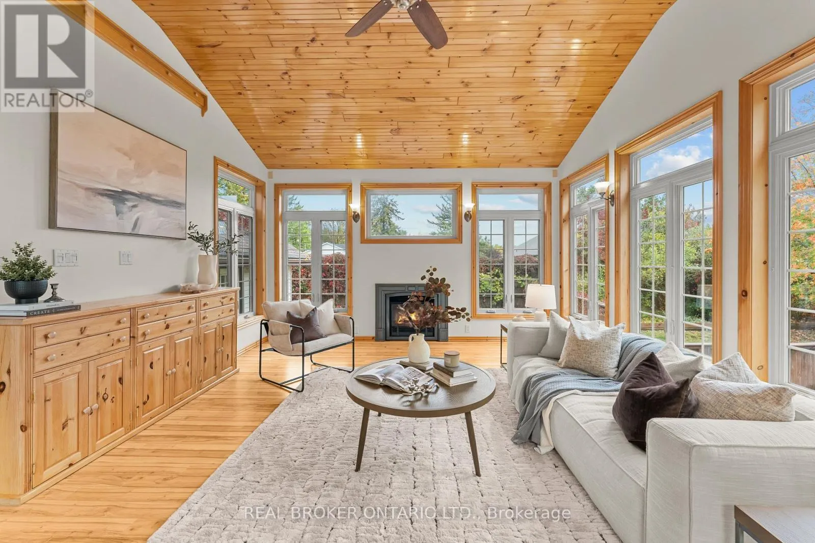 804 PINEWOOD DRIVE