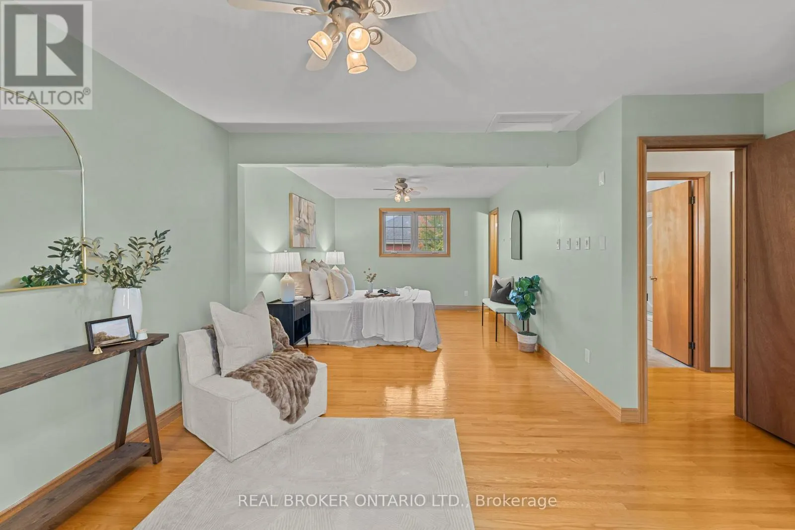 804 PINEWOOD DRIVE
