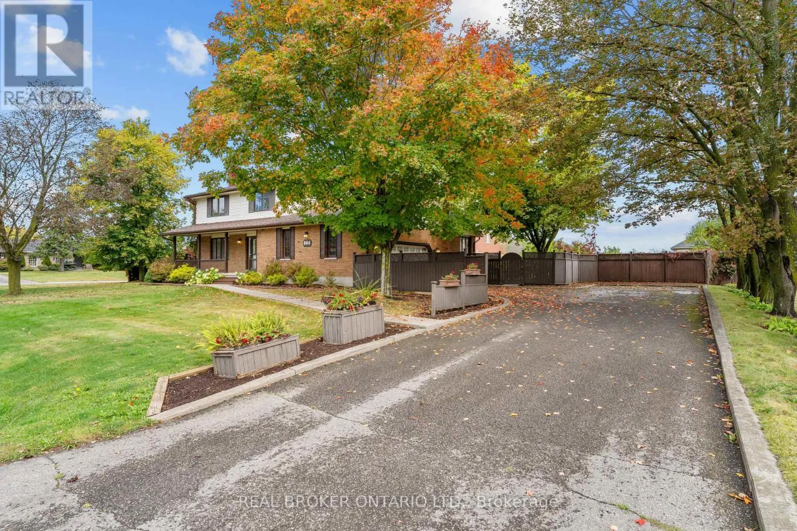 804 PINEWOOD DRIVE