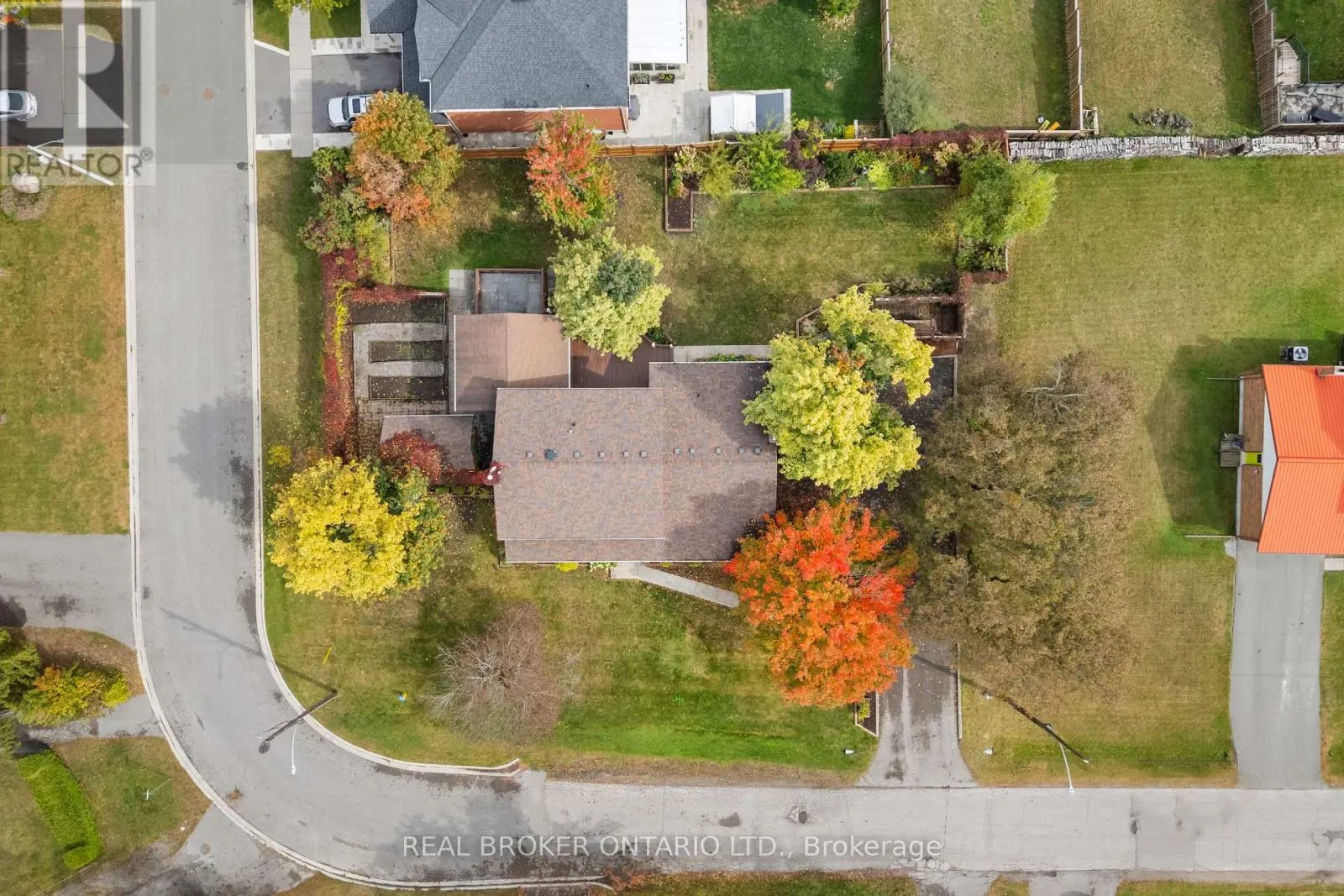 804 PINEWOOD DRIVE