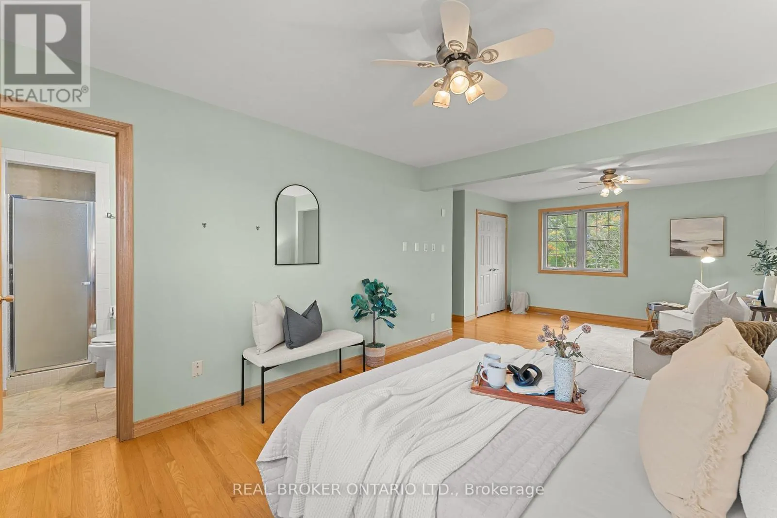 804 PINEWOOD DRIVE