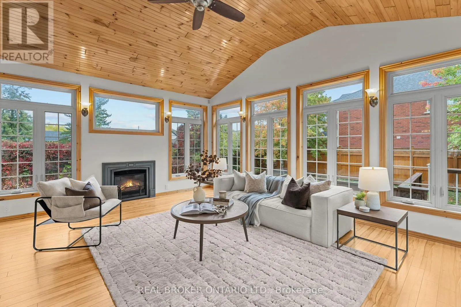 804 PINEWOOD DRIVE