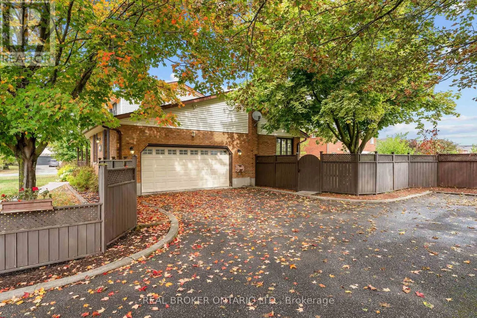 804 PINEWOOD DRIVE