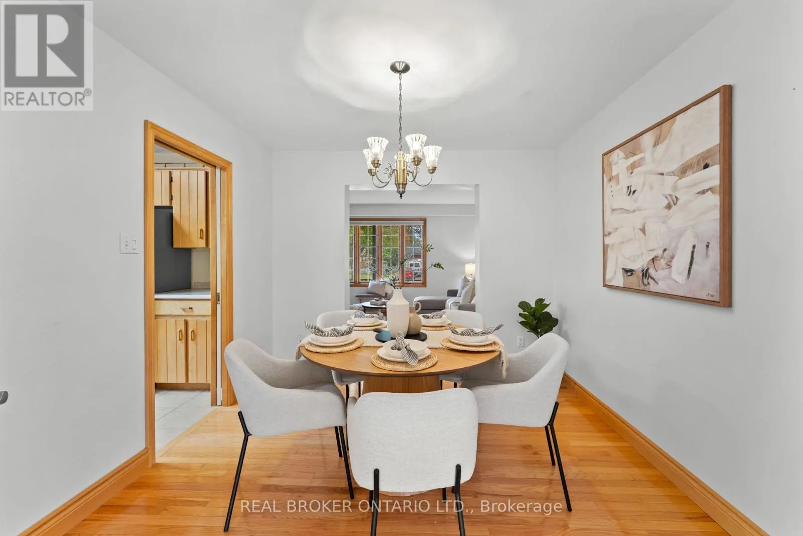 804 PINEWOOD DRIVE