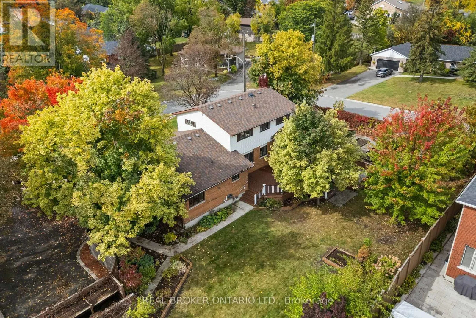 804 PINEWOOD DRIVE