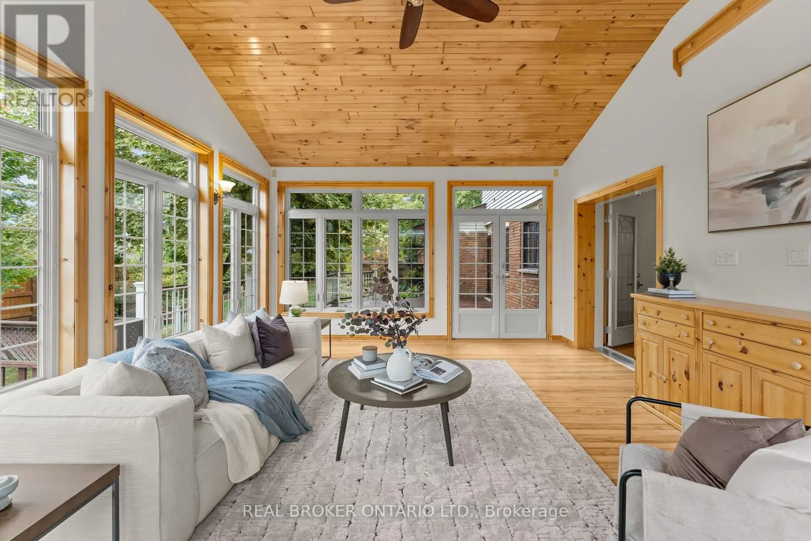 804 PINEWOOD DRIVE