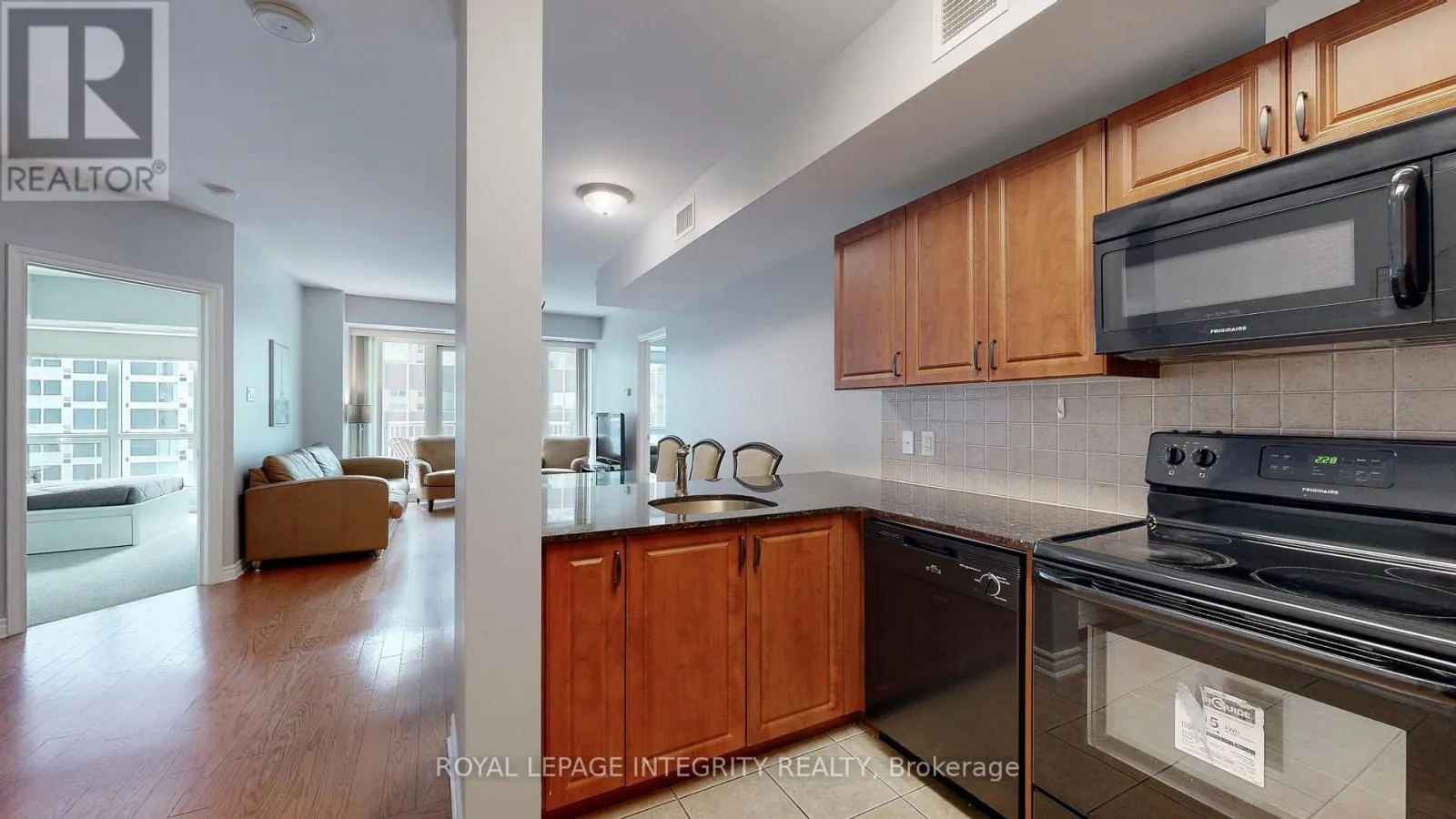 903 - 234 RIDEAU STREET