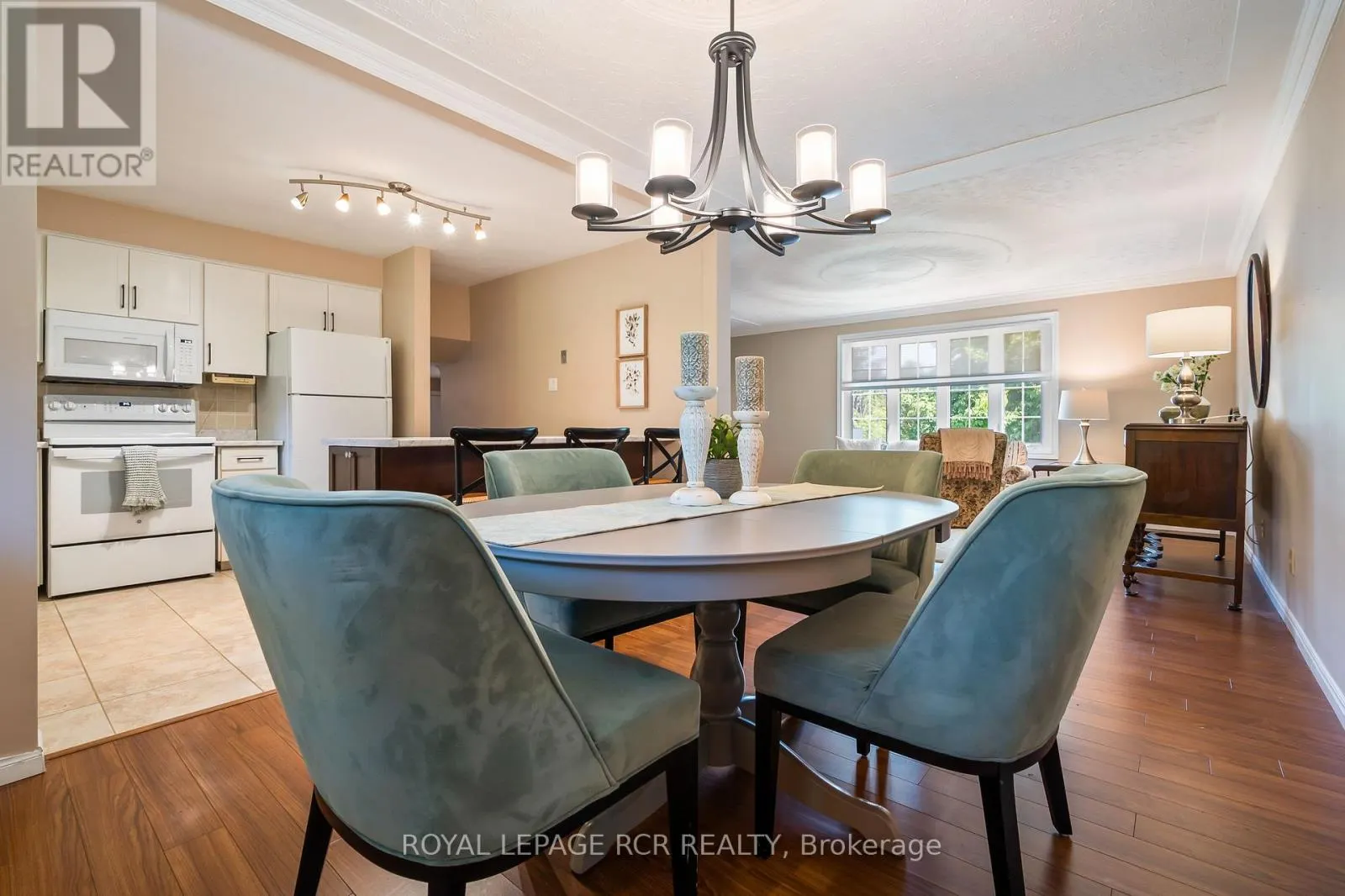 137 WHITE PINE CRESCENT