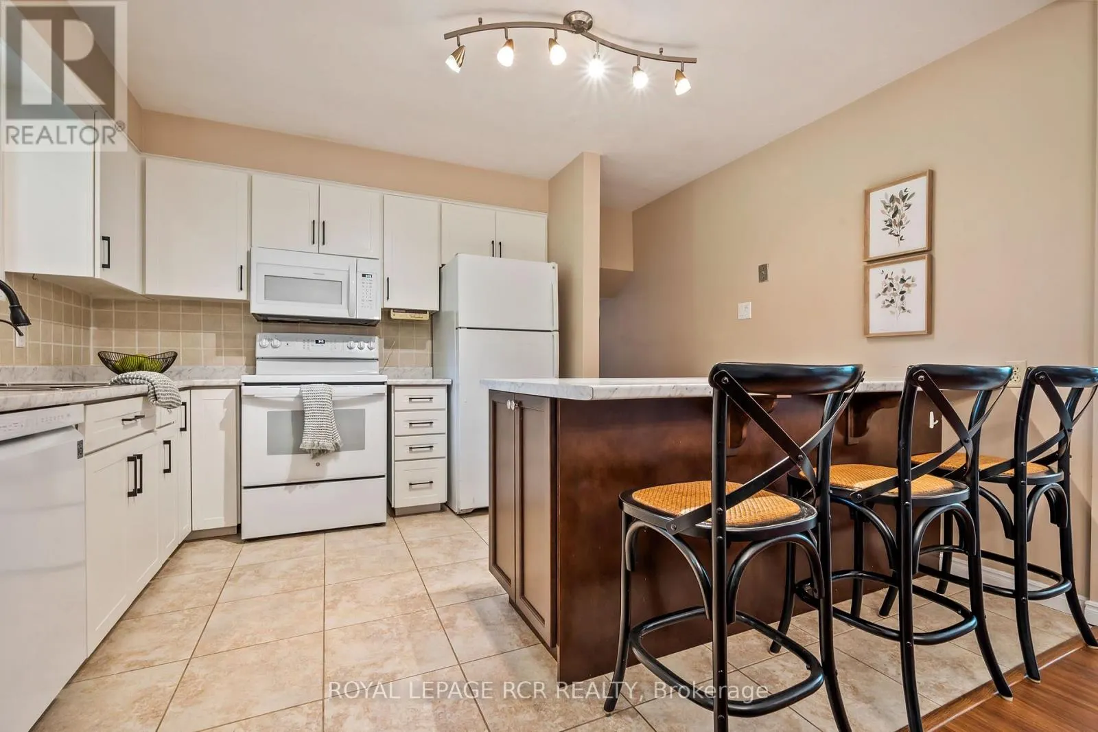 137 WHITE PINE CRESCENT