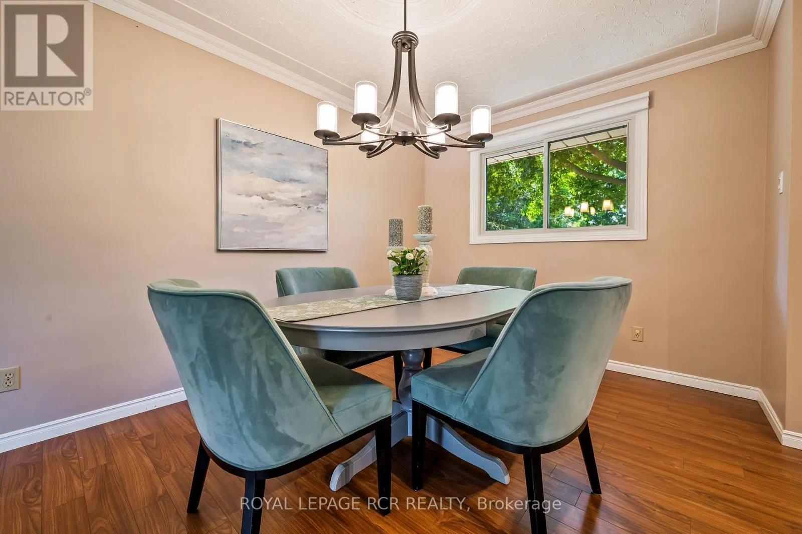 137 WHITE PINE CRESCENT