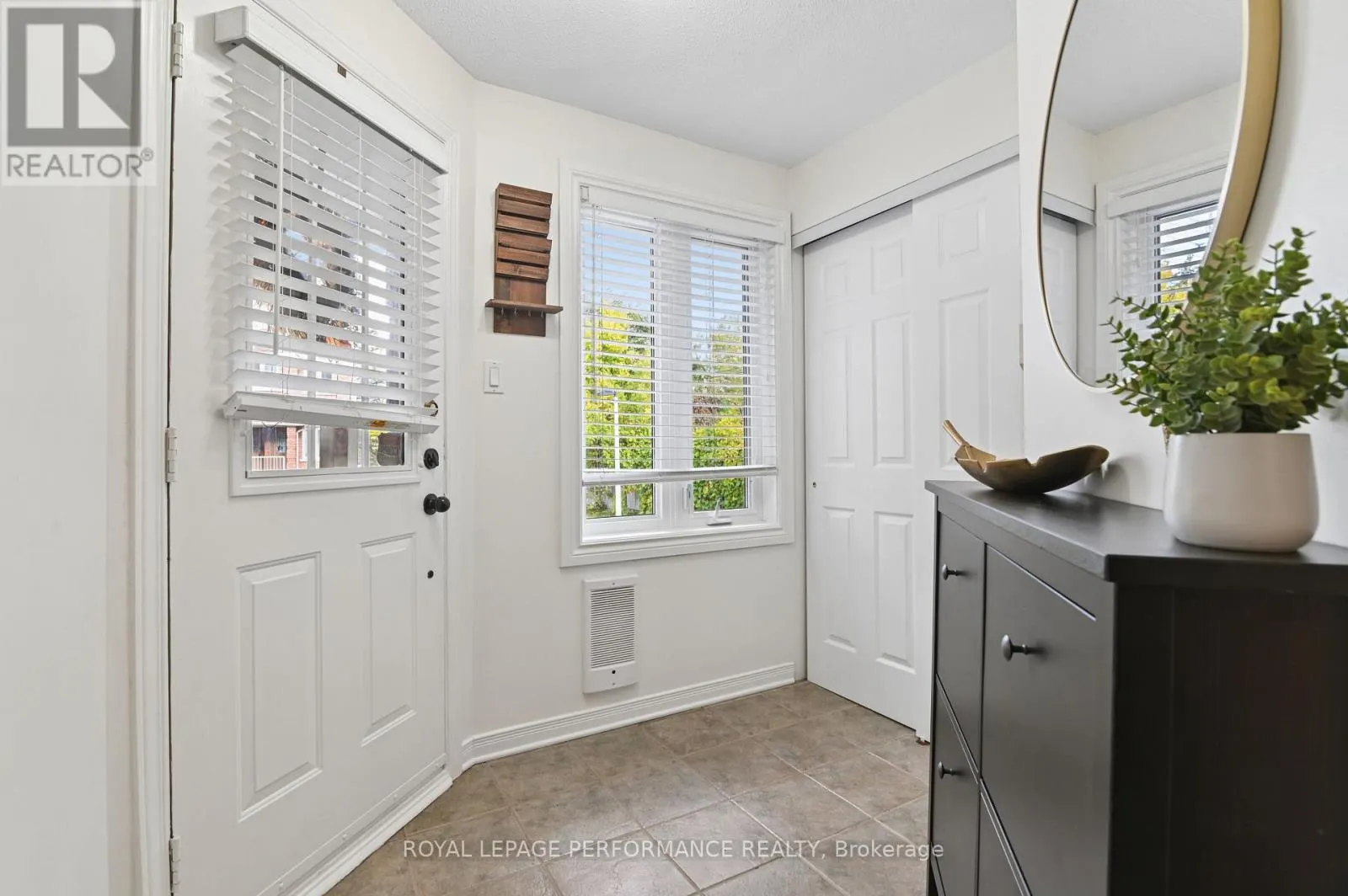 6 - 266 BRISTON PRIVATE