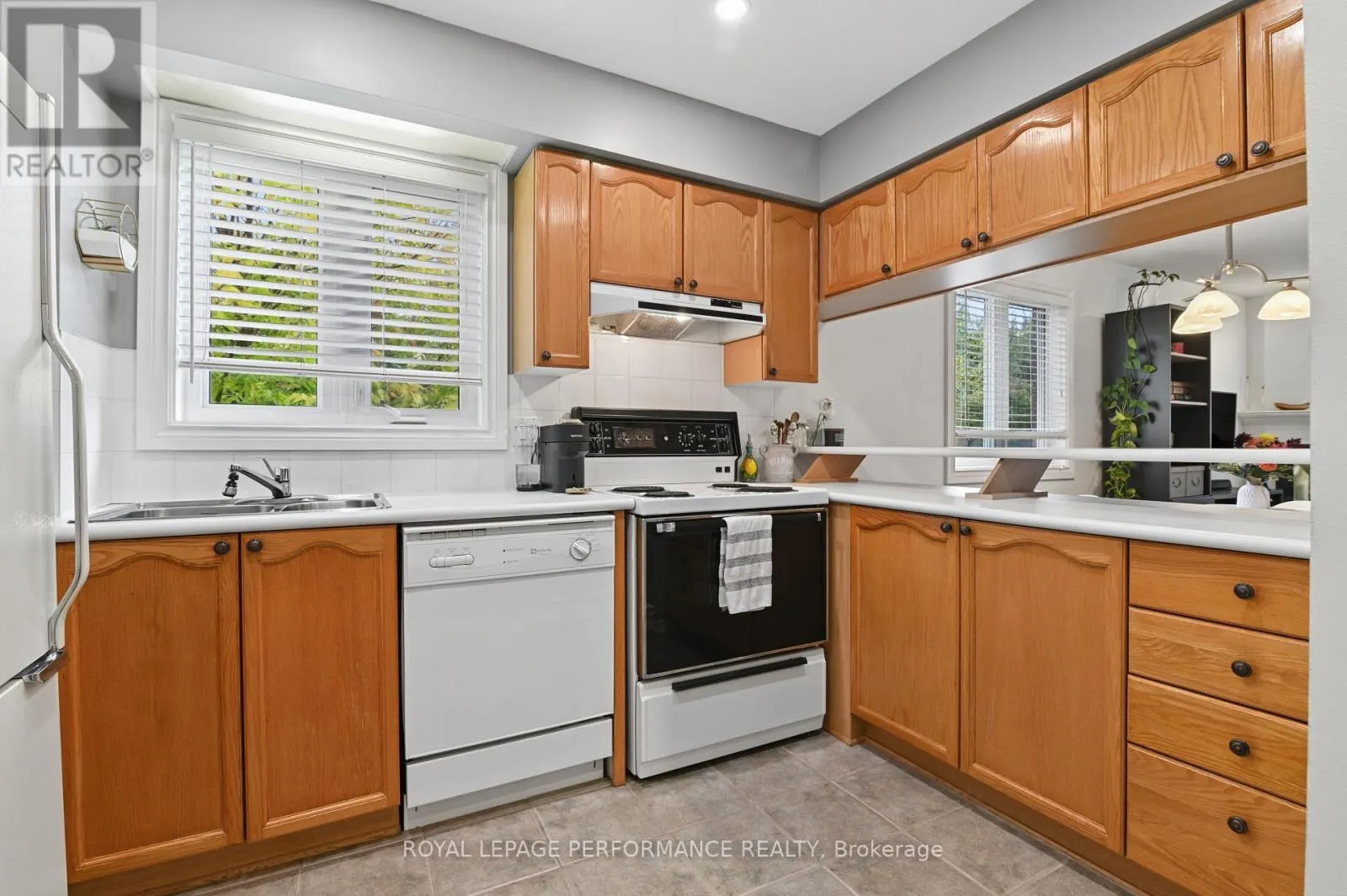 6 - 266 BRISTON PRIVATE