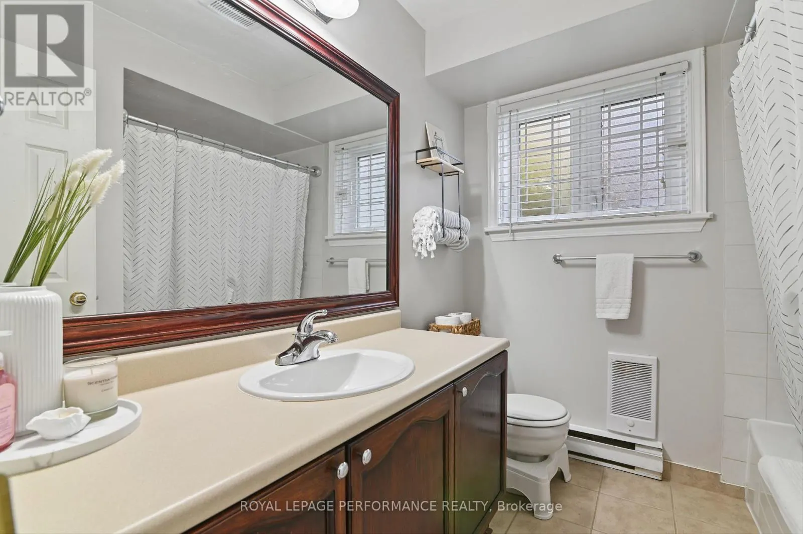 6 - 266 BRISTON PRIVATE