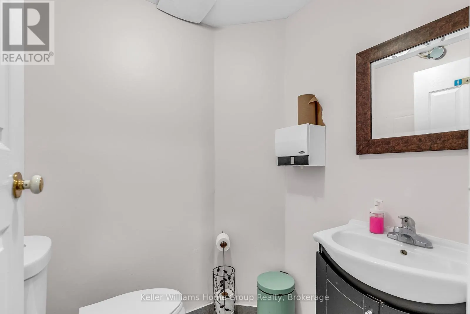 1B - 45 CORK STREET E #1B
