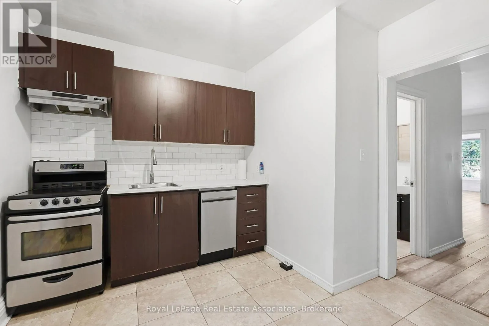 2 - 51 WELLINGTON STREET N