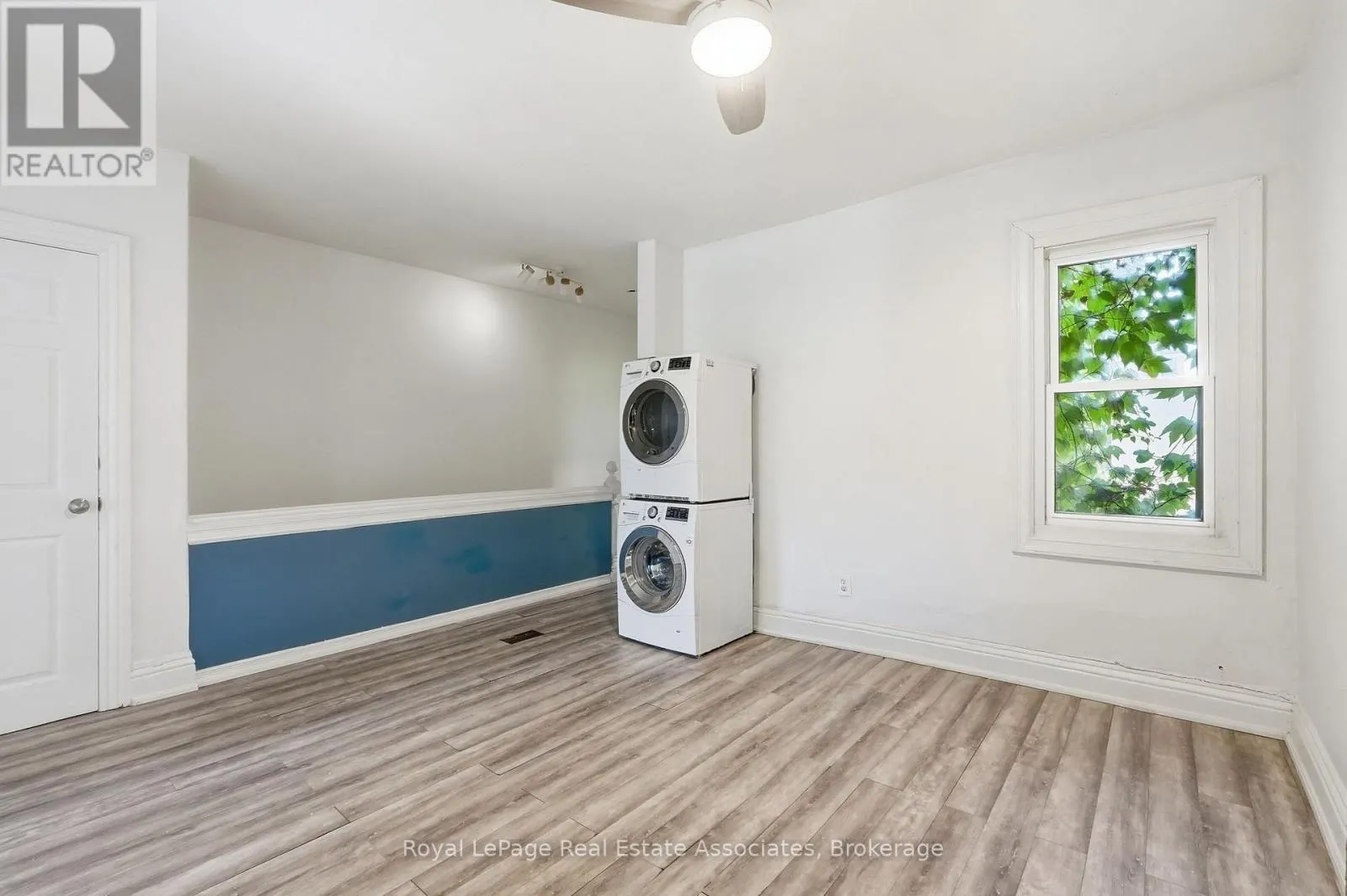 2 - 51 WELLINGTON STREET N