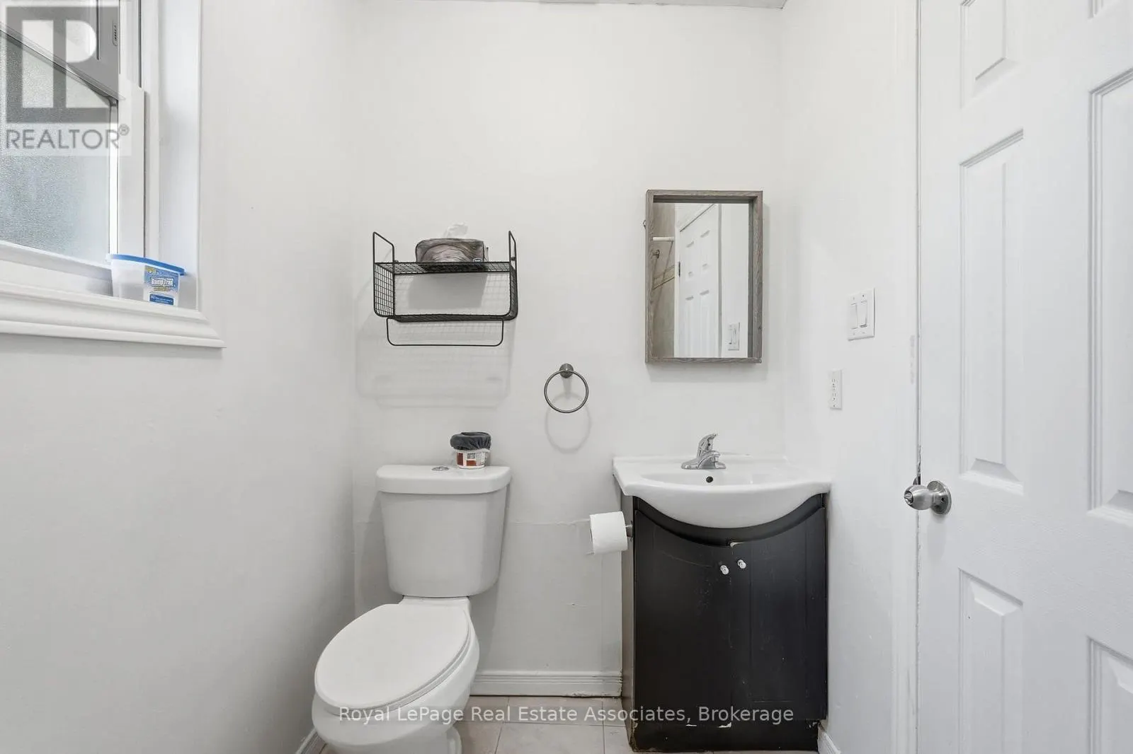 2 - 51 WELLINGTON STREET N