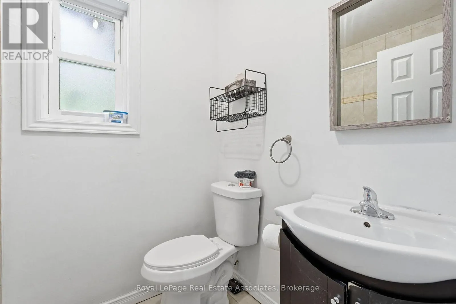2 - 51 WELLINGTON STREET N