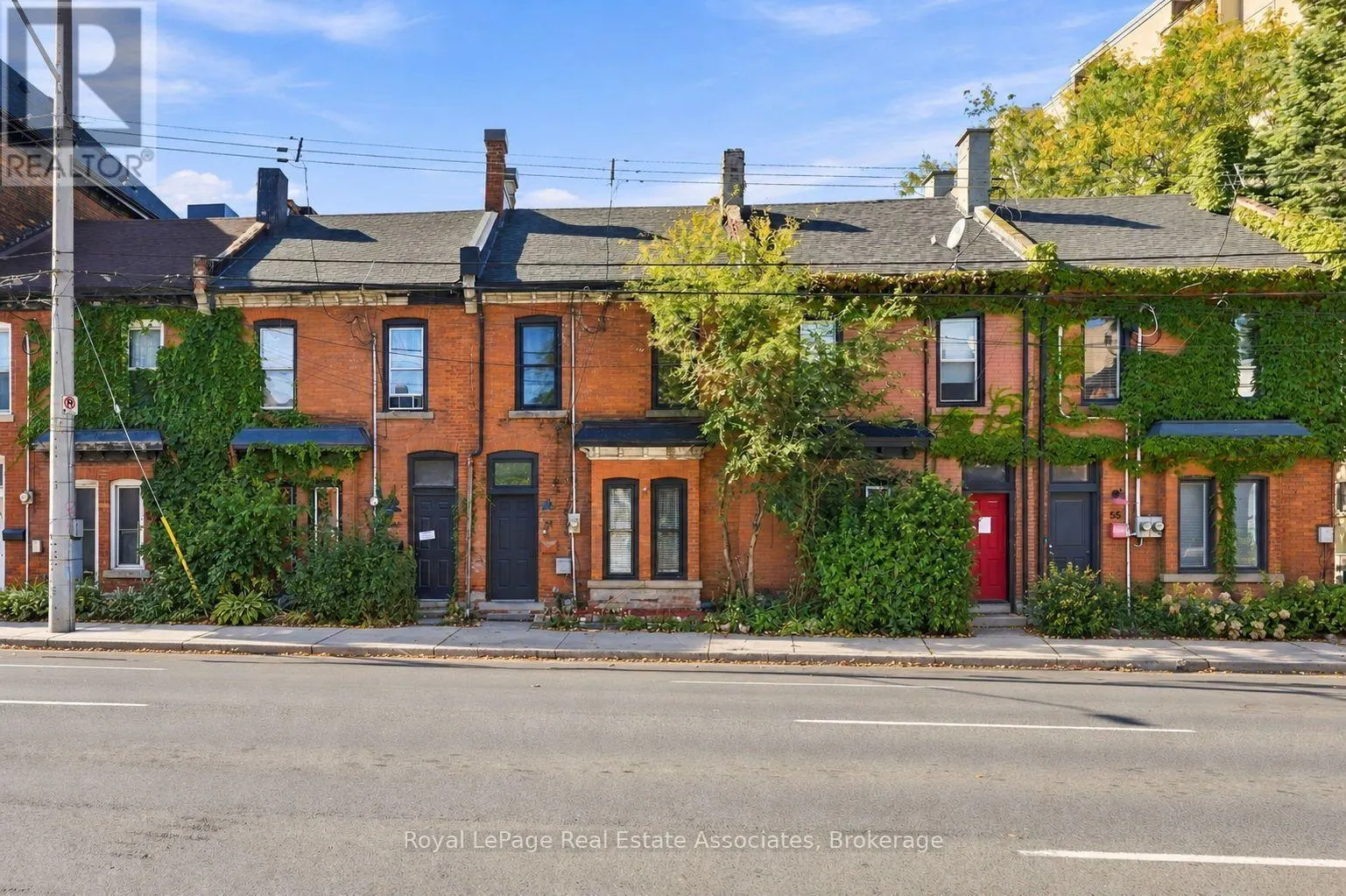 2 - 51 WELLINGTON STREET N