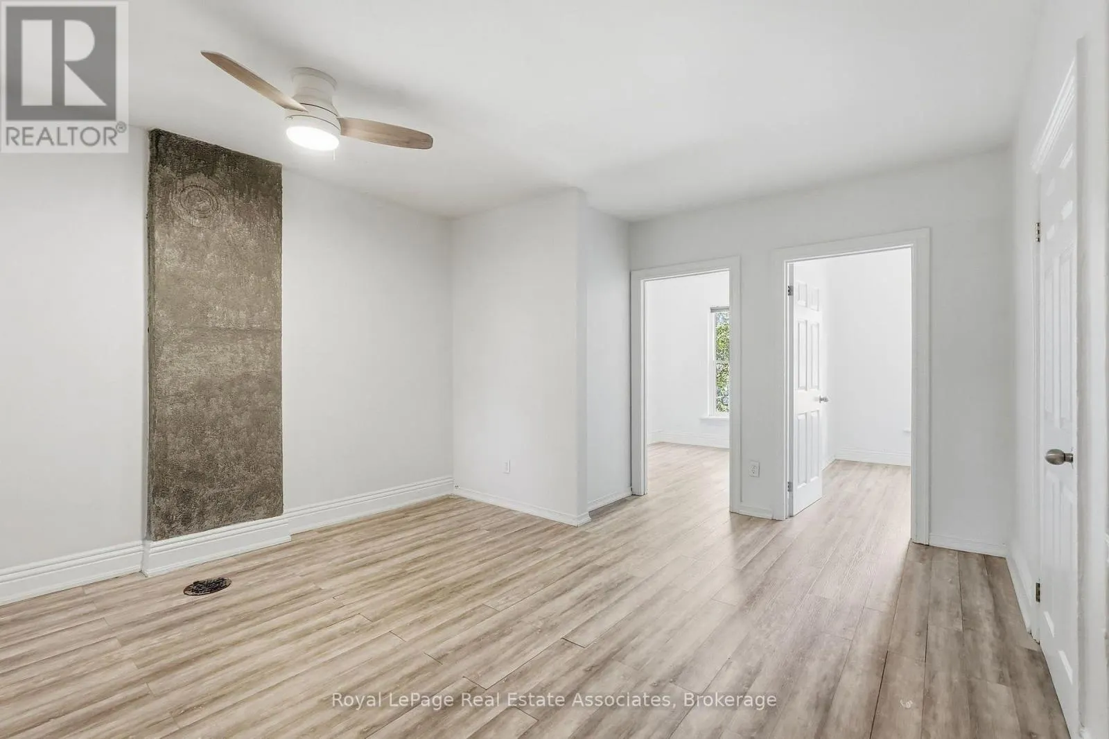 2 - 51 WELLINGTON STREET N