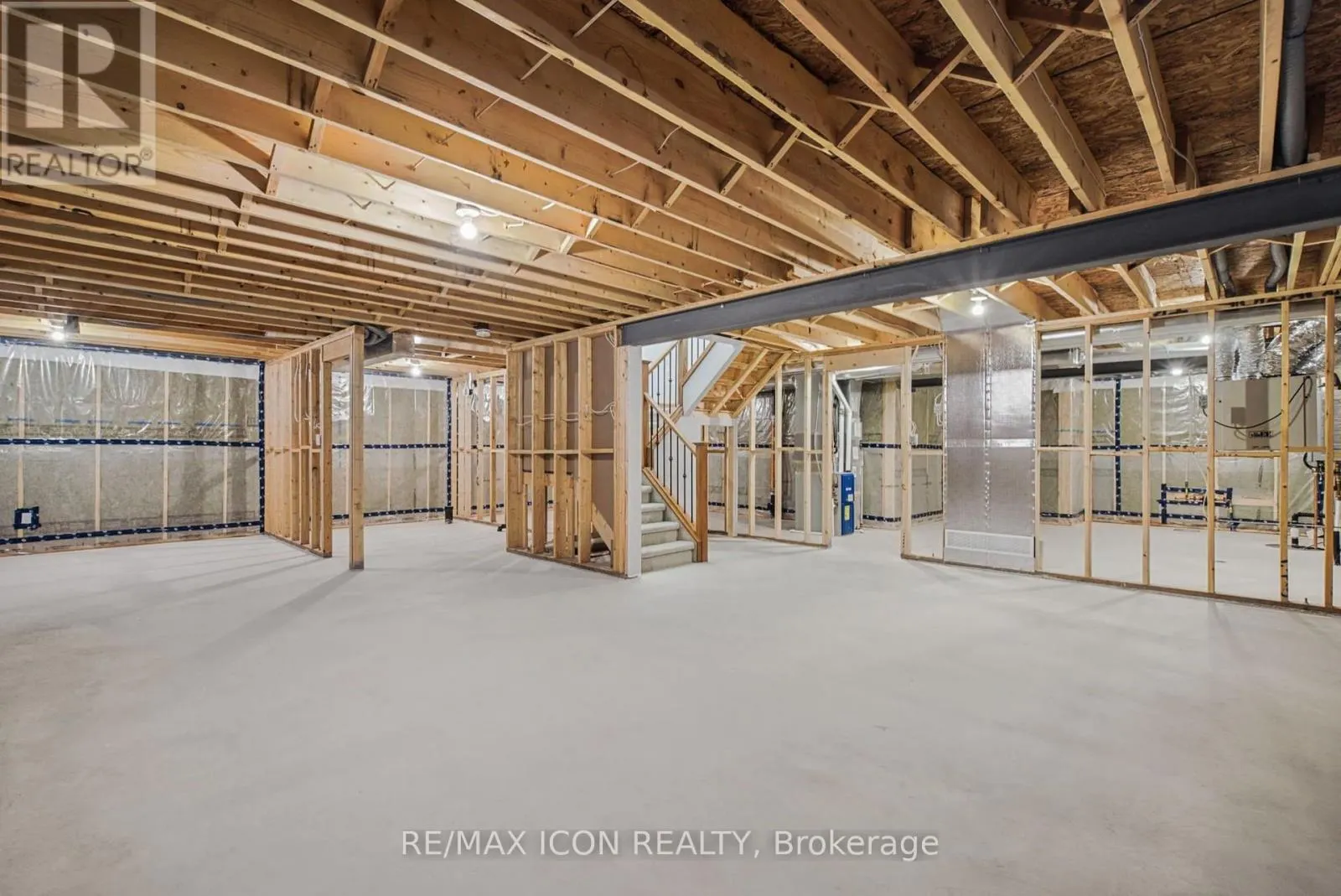 32 FOXTAIL LANE