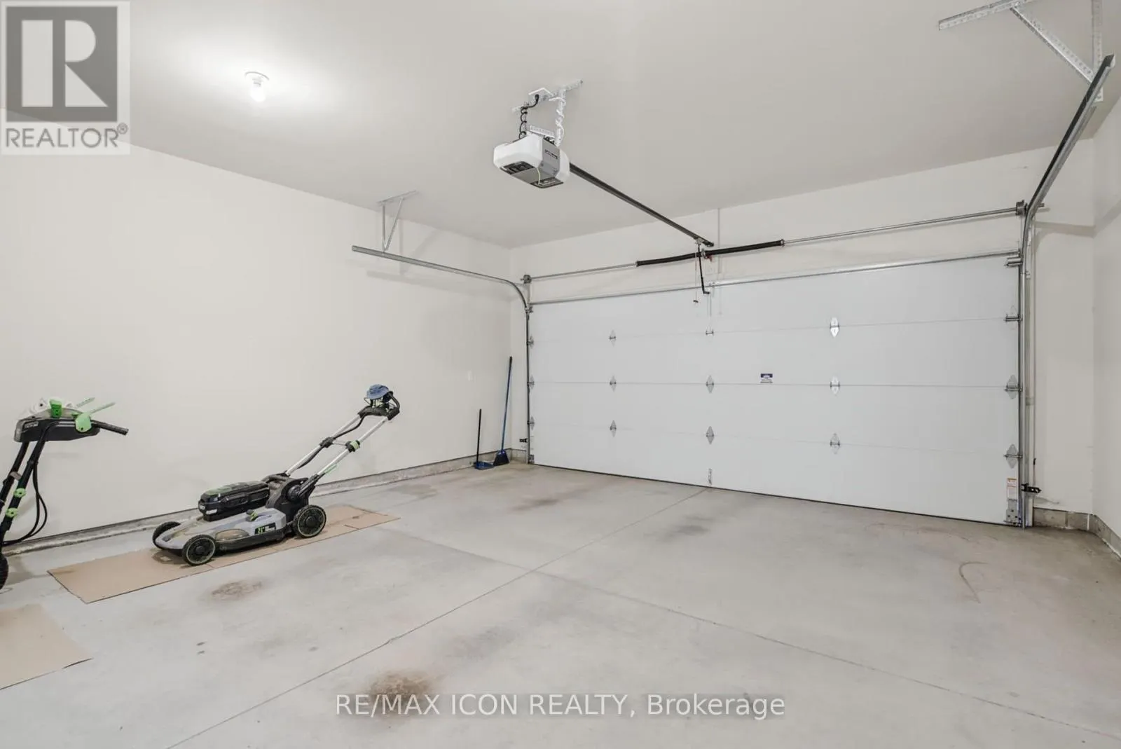 32 FOXTAIL LANE