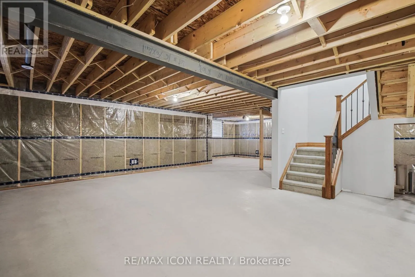 32 FOXTAIL LANE