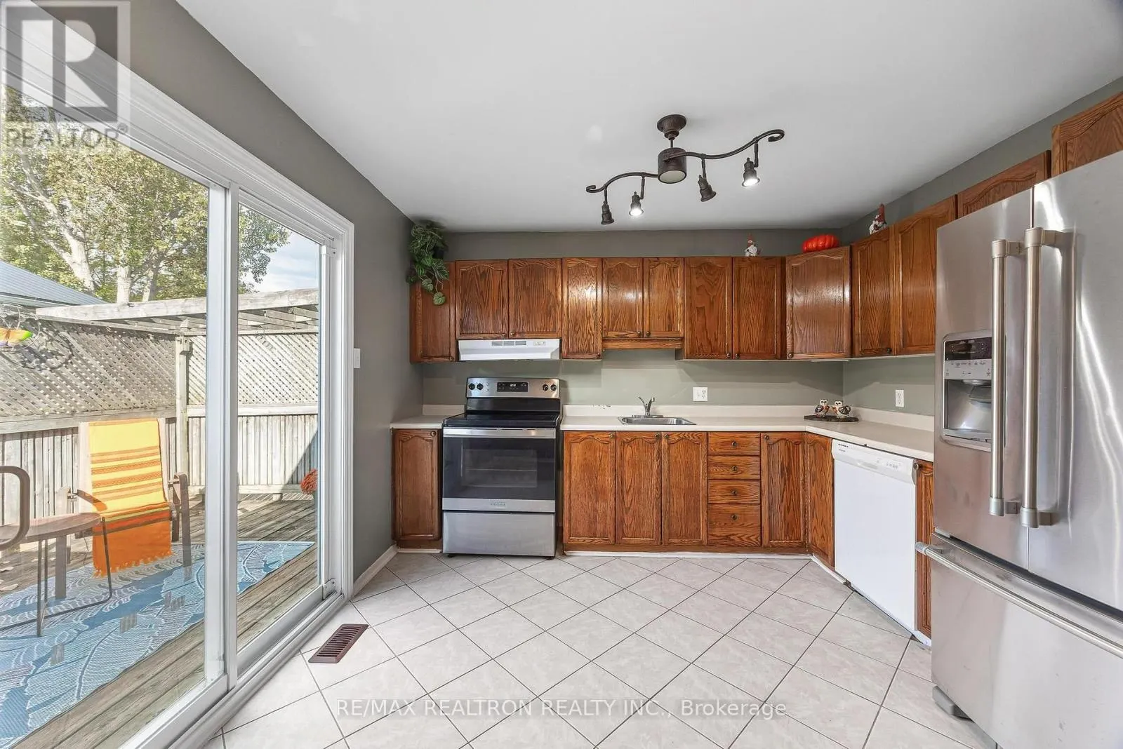 805 MILFORD DRIVE