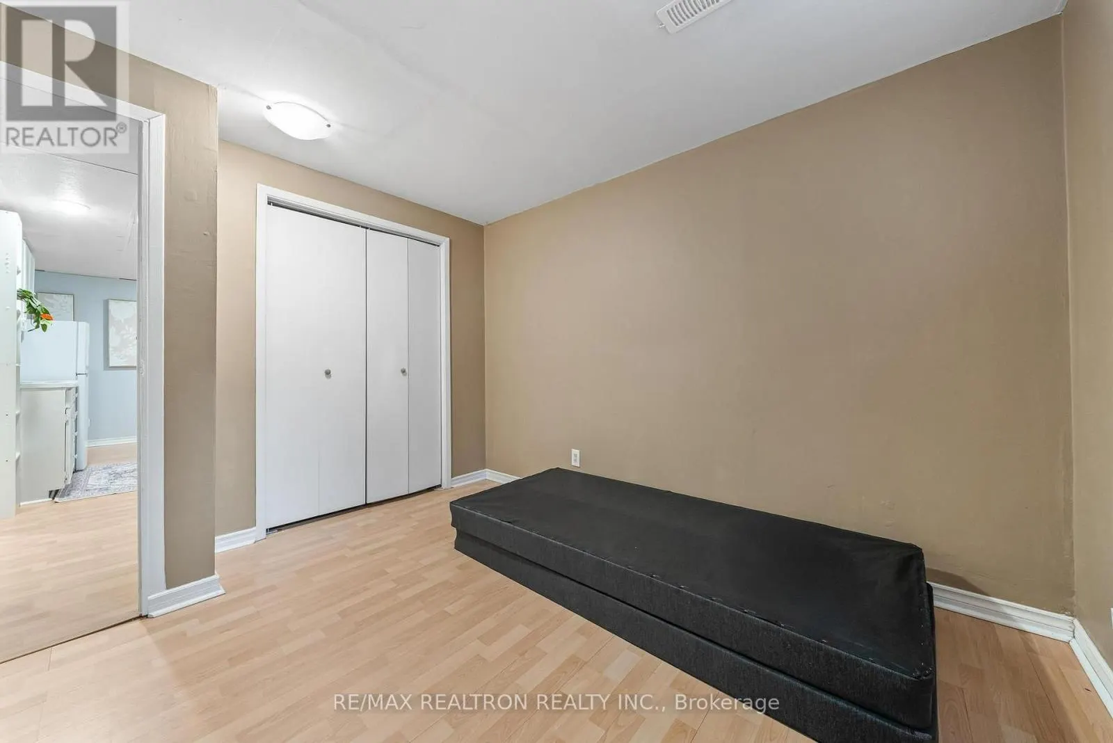 805 MILFORD DRIVE