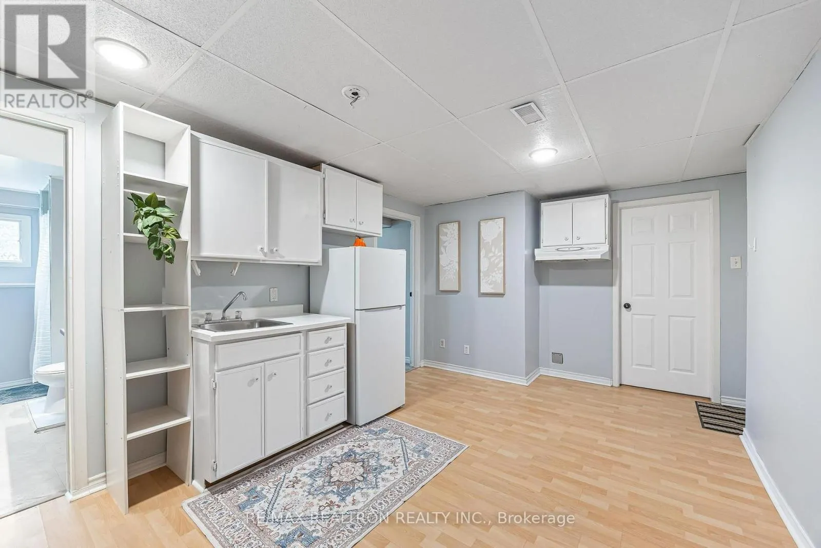 805 MILFORD DRIVE