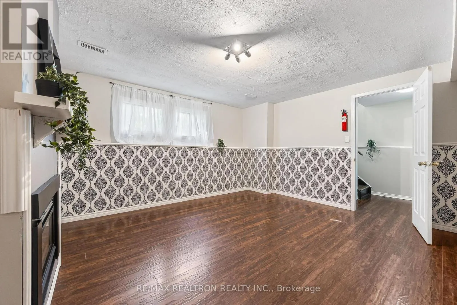 805 MILFORD DRIVE