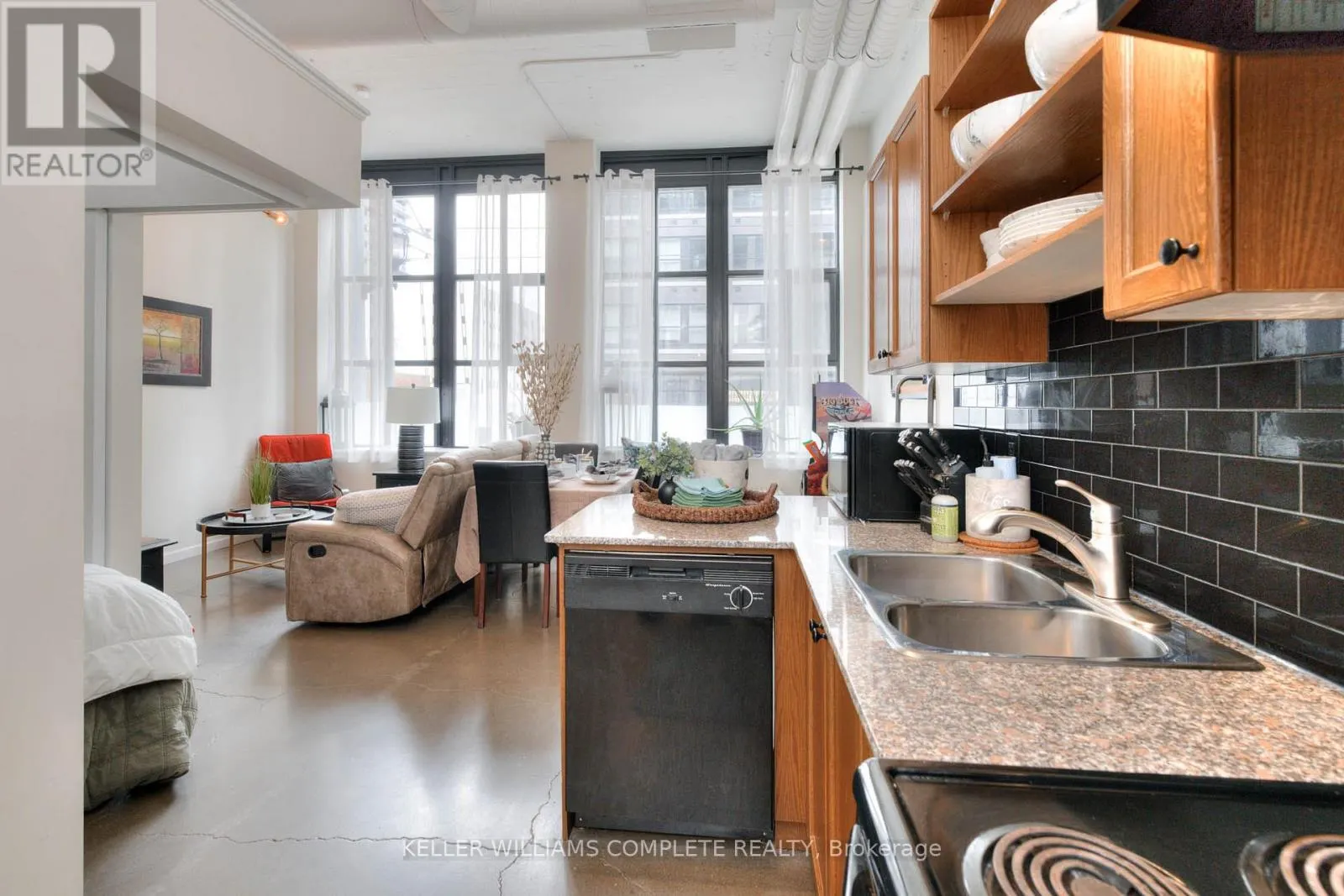 108 - 410 KING STREET W