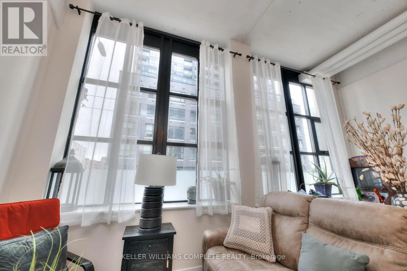 108 - 410 KING STREET W