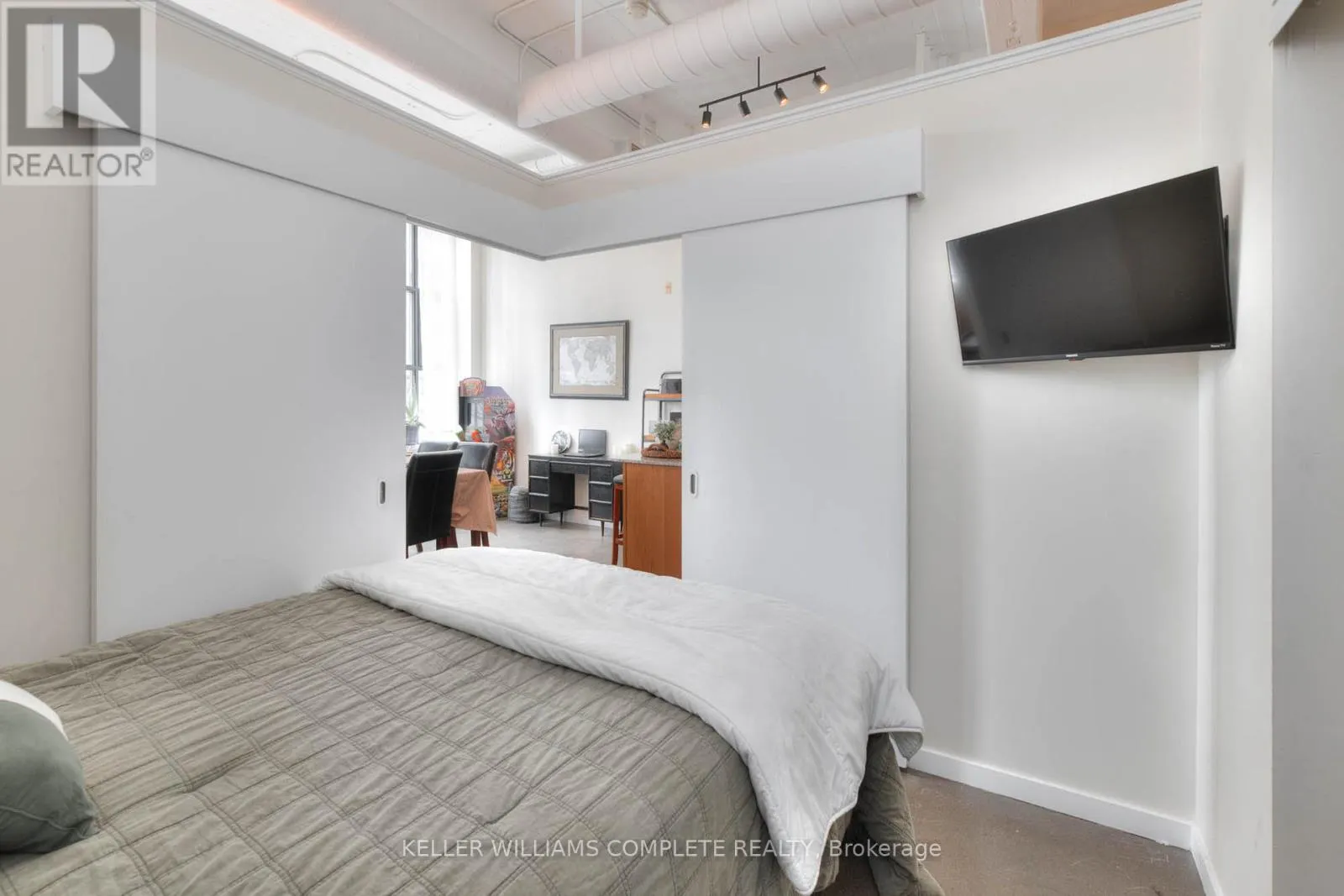 108 - 410 KING STREET W
