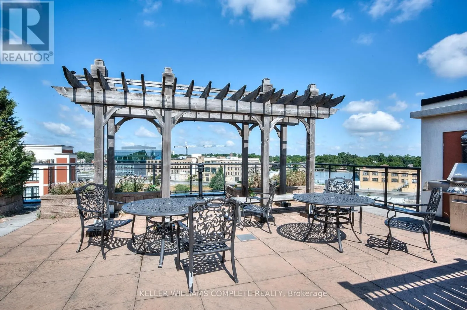 108 - 410 KING STREET W