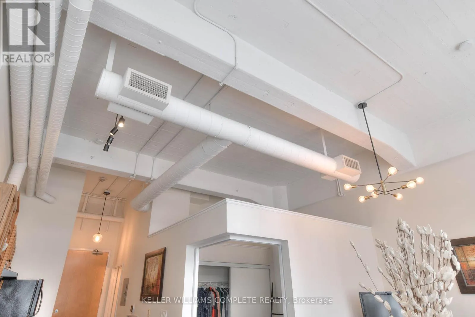 108 - 410 KING STREET W
