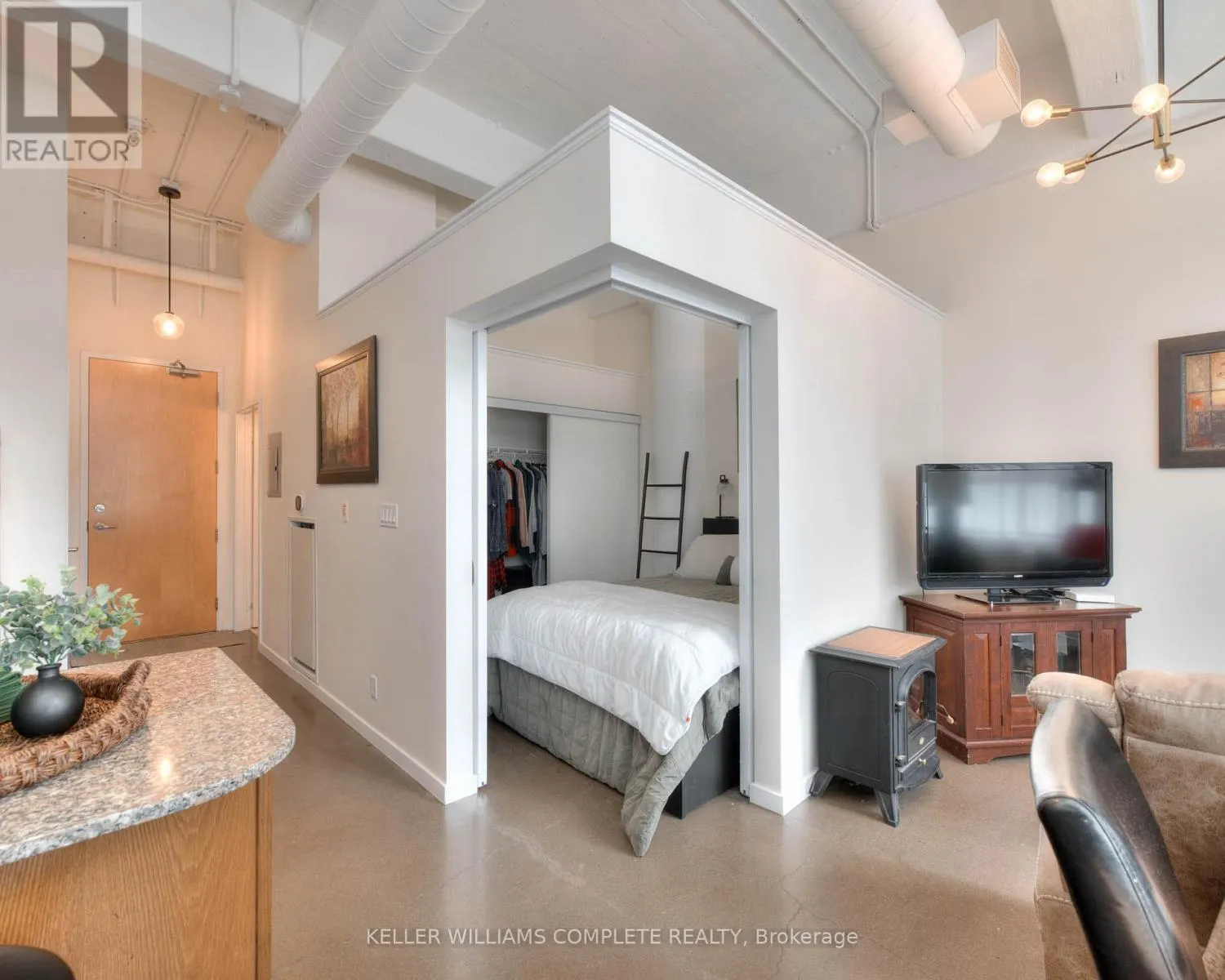 108 - 410 KING STREET W