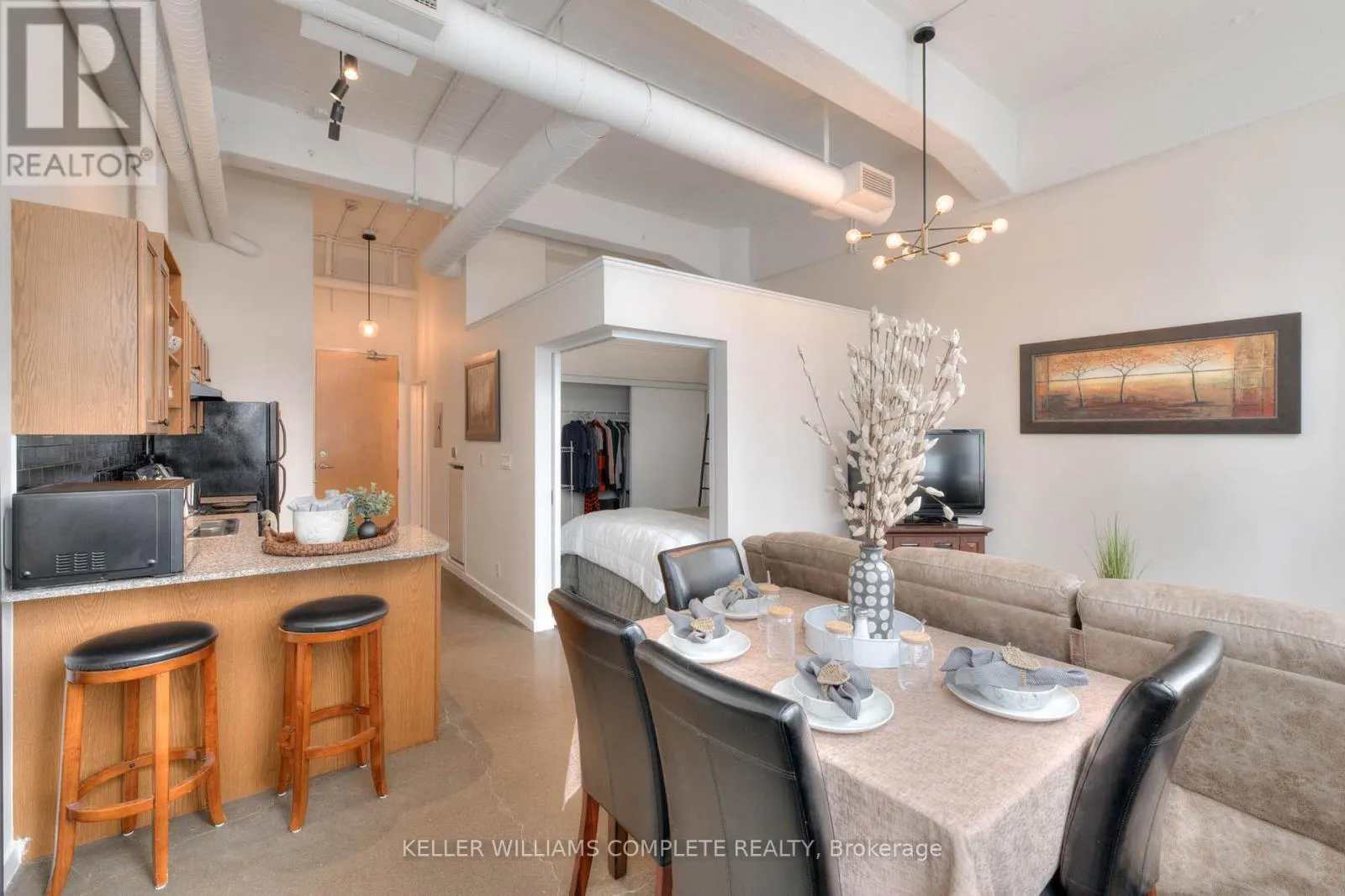 108 - 410 KING STREET W