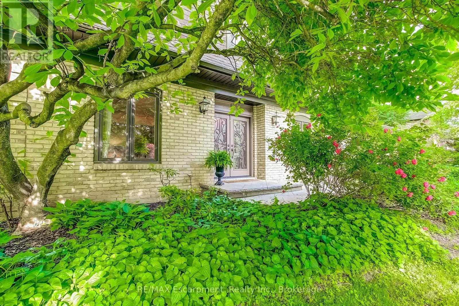 215 BRIAR HILL CRESCENT