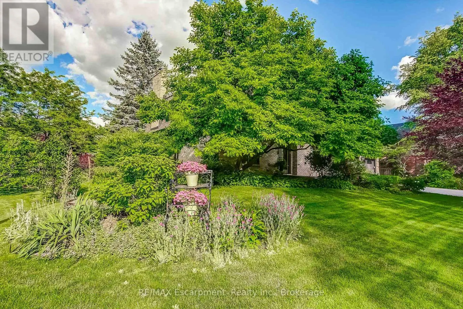 215 BRIAR HILL CRESCENT