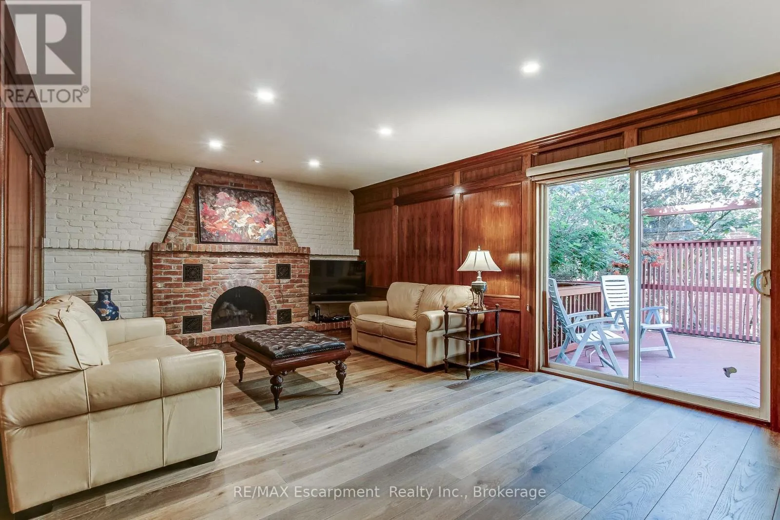 215 BRIAR HILL CRESCENT