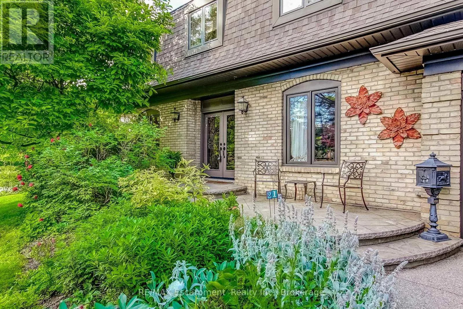 215 BRIAR HILL CRESCENT