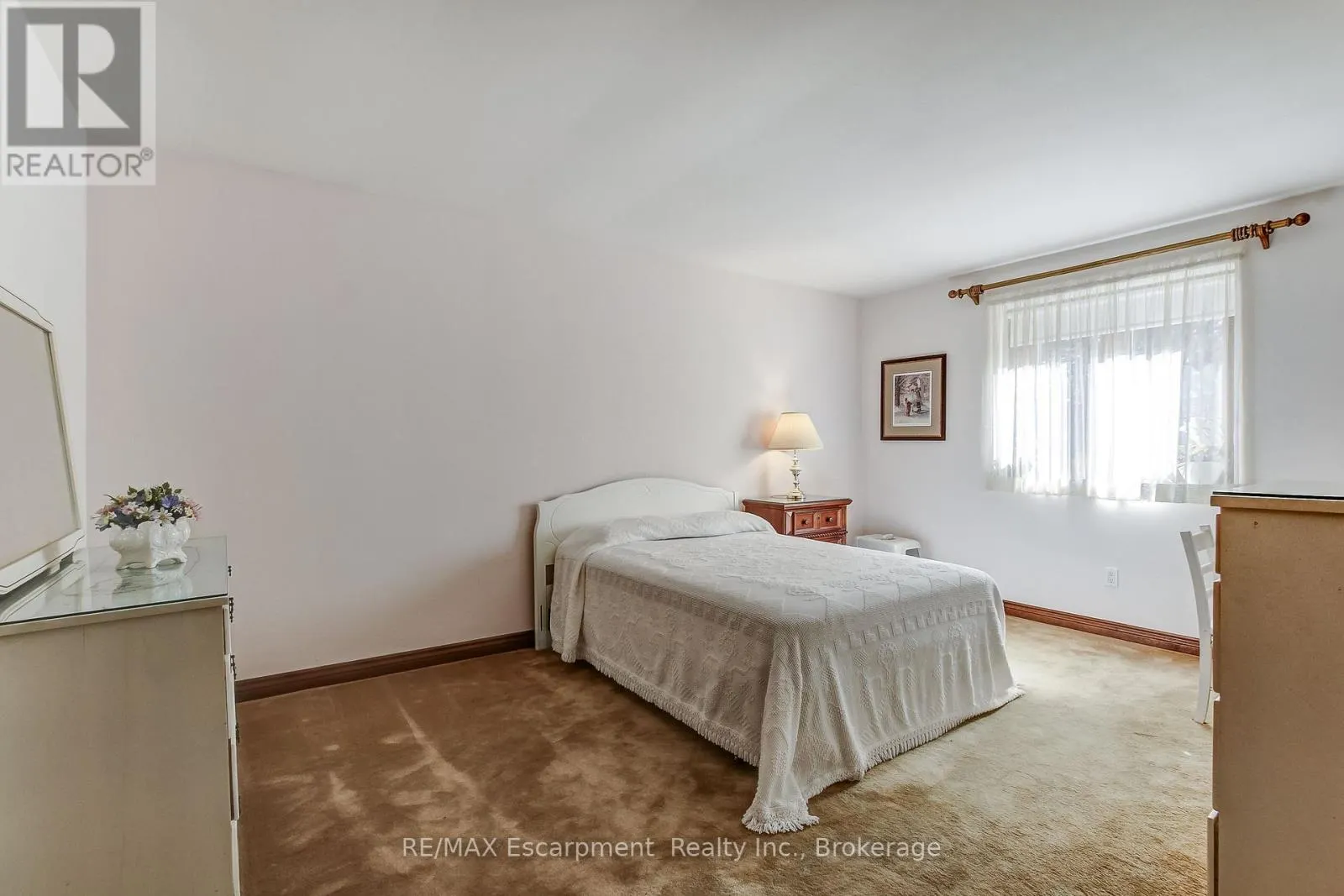 215 BRIAR HILL CRESCENT