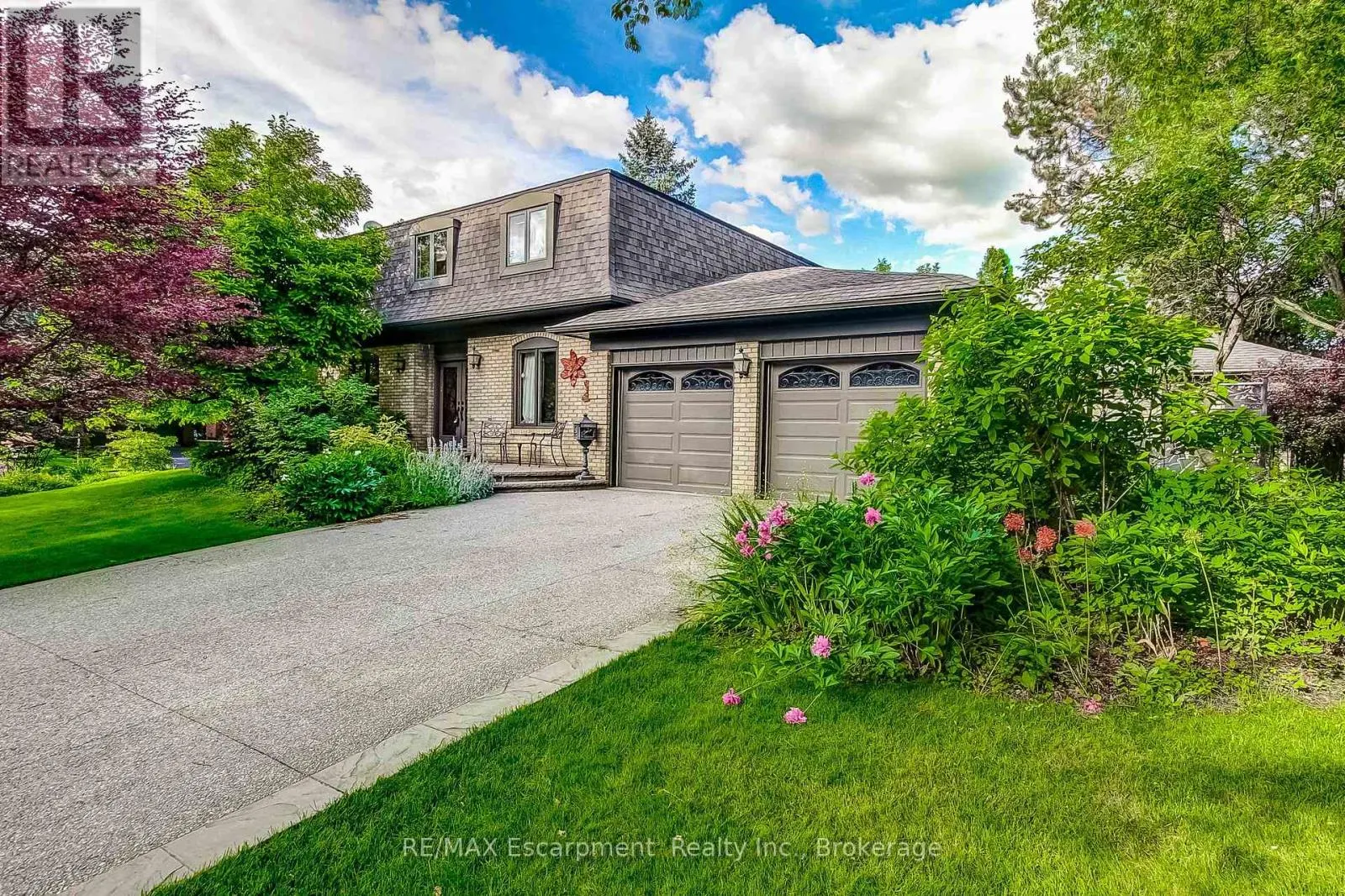 215 BRIAR HILL CRESCENT