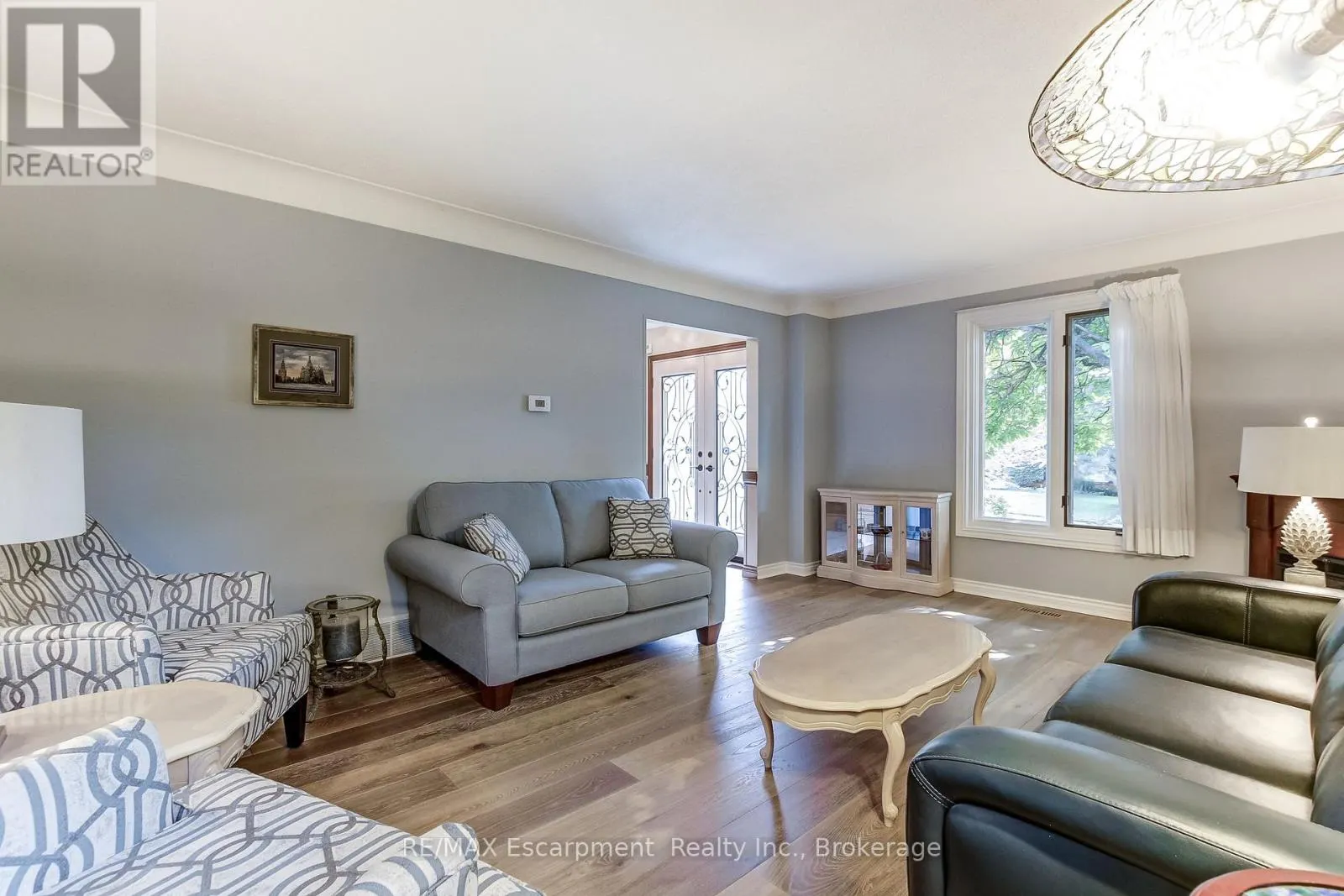 215 BRIAR HILL CRESCENT