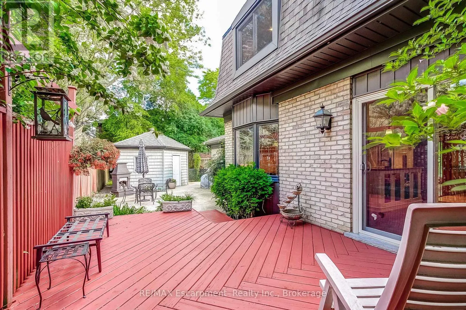 215 BRIAR HILL CRESCENT