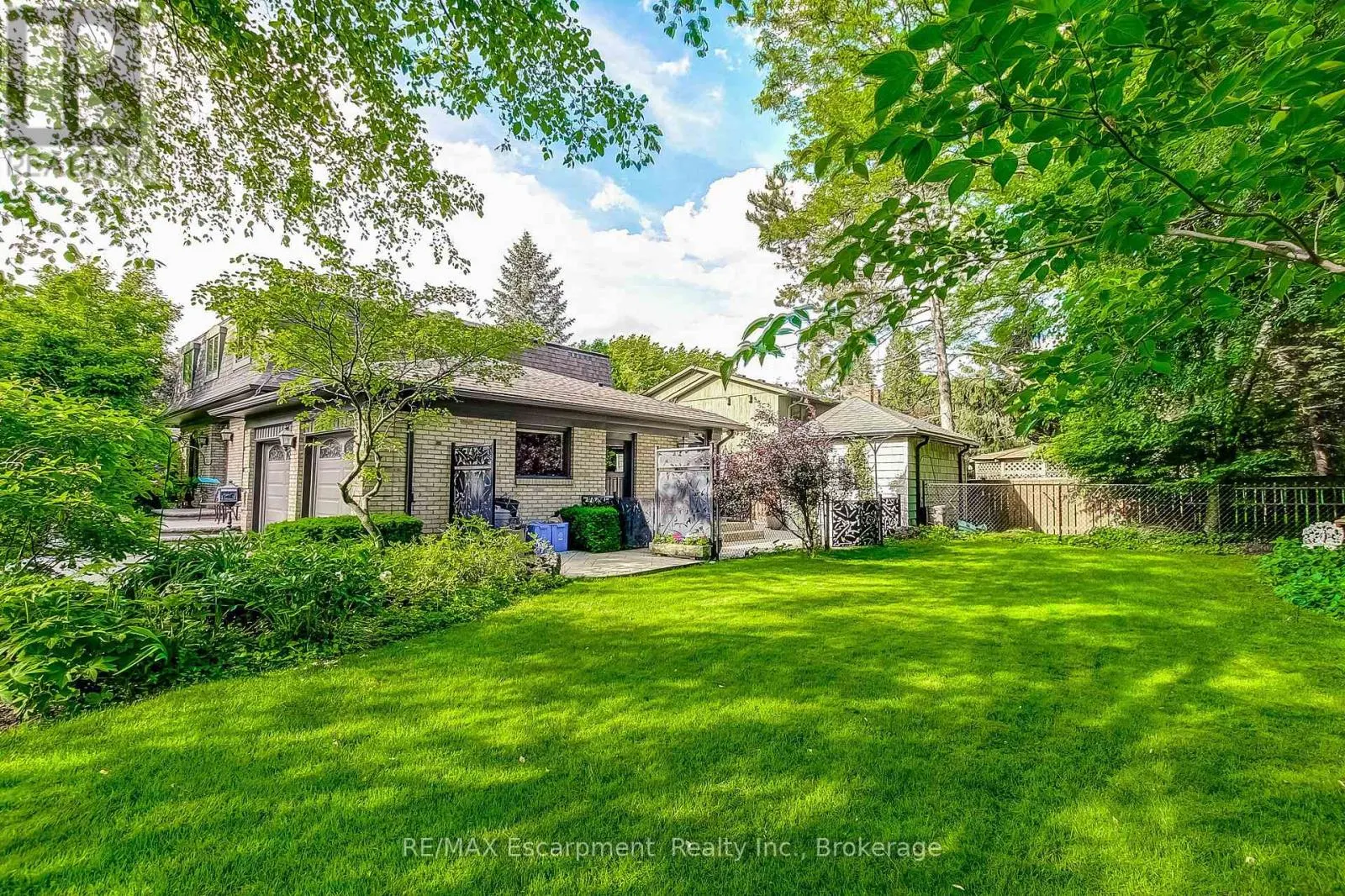 215 BRIAR HILL CRESCENT